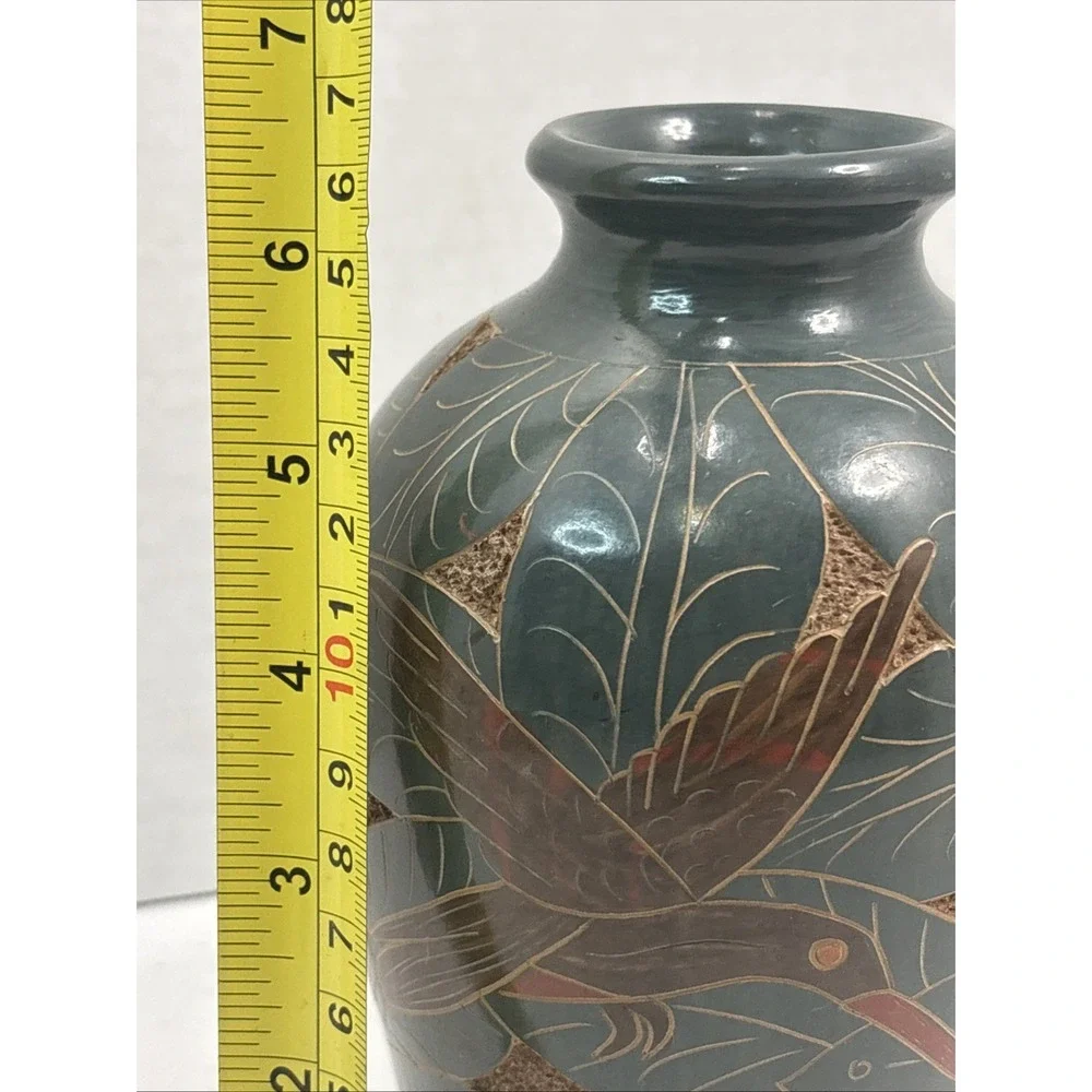 Vintage Nicaraguan Art Pottery Vase Carved &‎ Hand Painted Hummingbirds 6.75